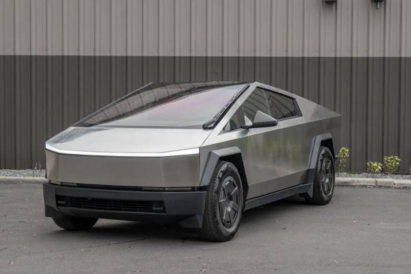 2025 Tesla Cybertruck - Financing Available!, photo from Craigslist